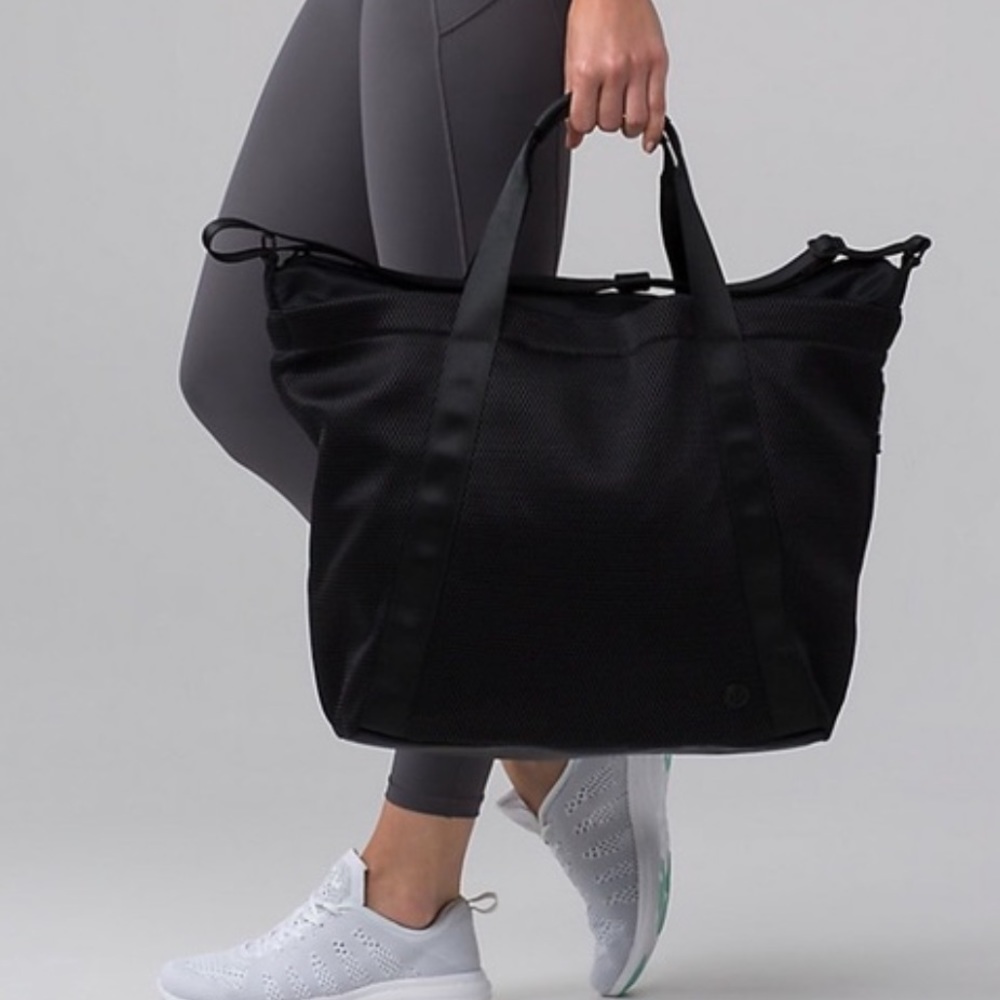 Lululemon Carry the day bag
